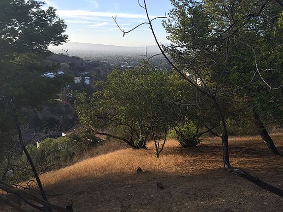 4th image of 3301 N Coldwater Canyon Ave