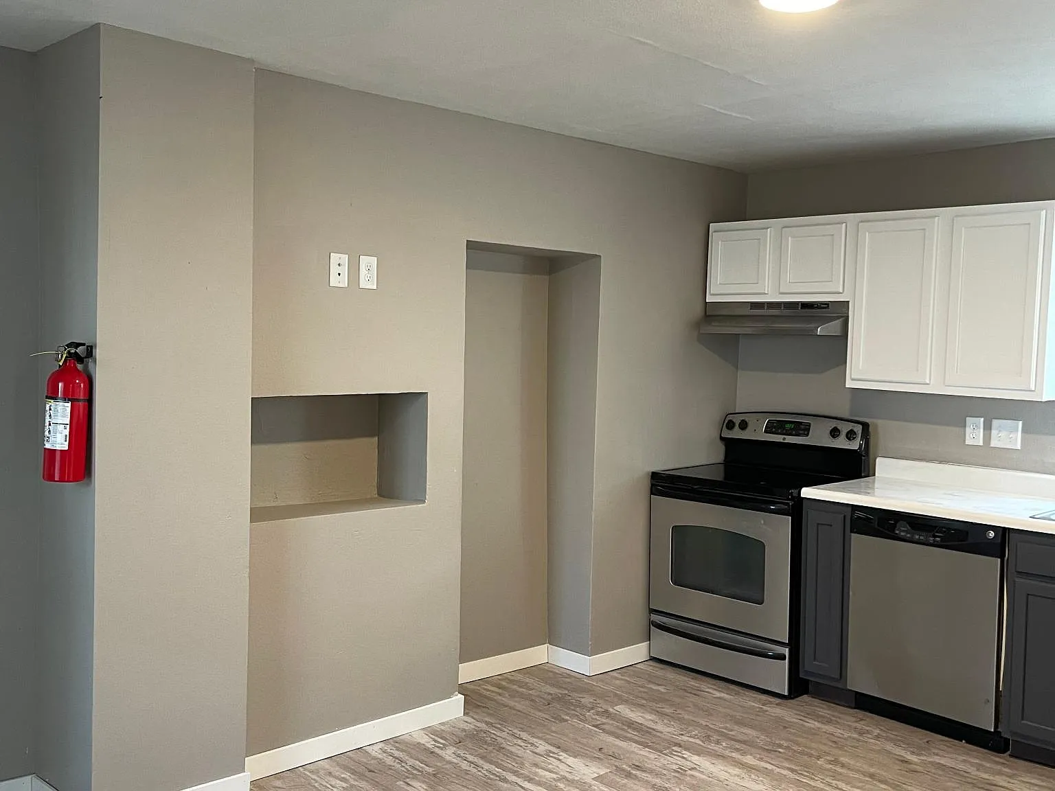 6 bed, 2200 sqft, $4,391 — Photo 3