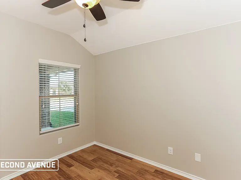 621 Creekview Dr — Photo 13