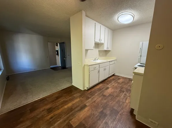 Near Everything, All Amenities! 1616 Q Street, Camellia Court Apartments, 1616 Q St APT 12, Sacramento, CA 95811
