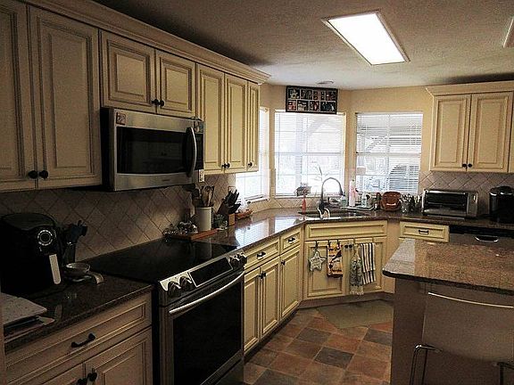 5th image of 65 Horseshoe Falls Dr