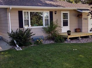 733 1st Ave SW, Dickinson, ND 58601