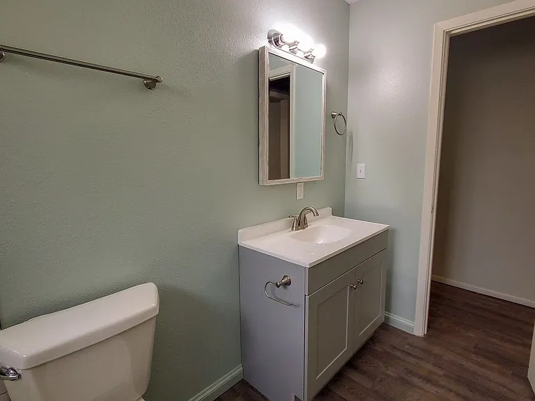 1117 E Parker St — Photo 14