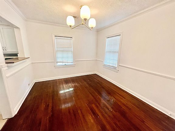 5th image of 217 13th Ave N