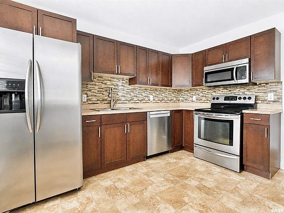 2nd image of UNIT 11-2121 Rae STREET