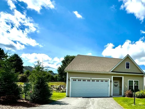 301 Sprucewood Ln #301, Clinton, MA 01510