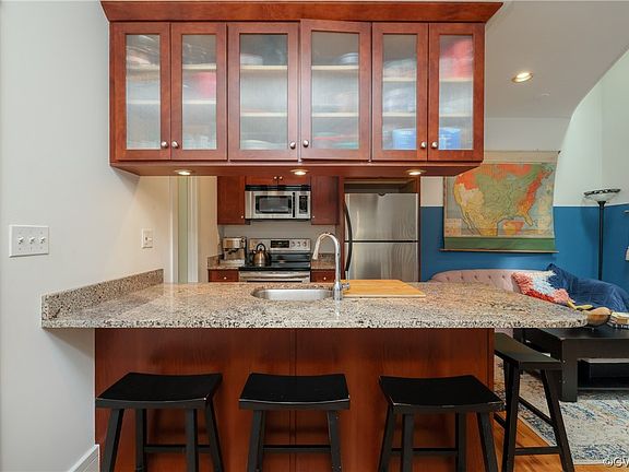 4th image of 9 E Clay St Unit 5