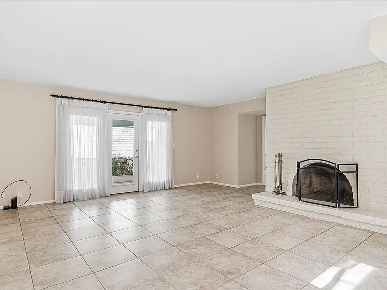 5208 N 78th Way — Photo 8