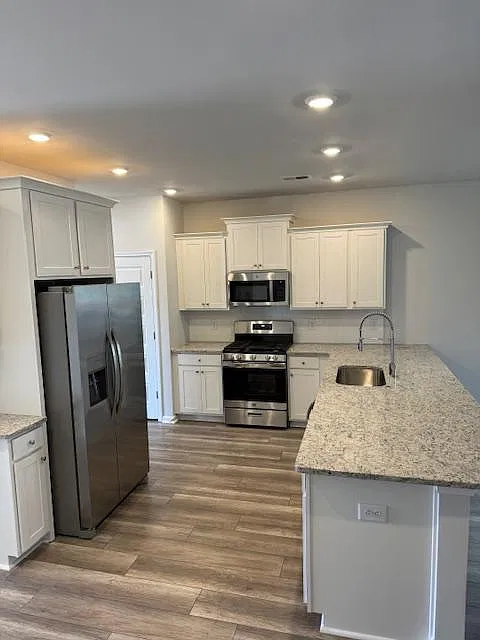 5 bed, 3.5 bath, 2749 sqft, $2,650 — Photo 4