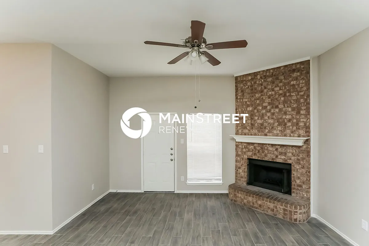 Living Room - 1146 Weaver St