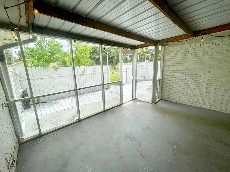 203 Cypress Dr — Photo 16
