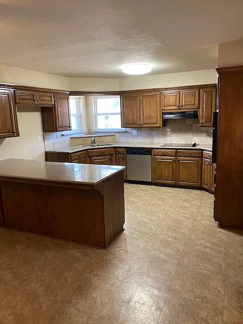 3625 NW 65th St
