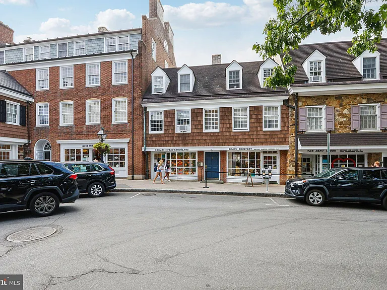 31 Palmer Sq W #A — Photo 2