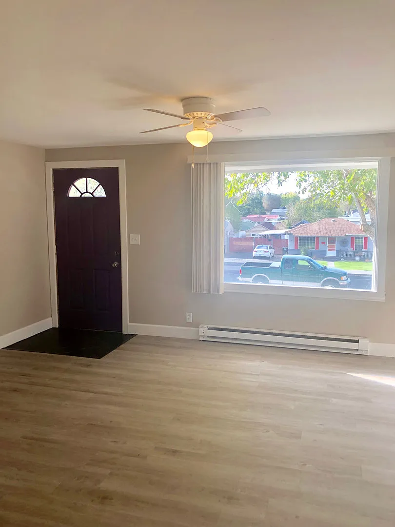 Cute 2 Bed 1 Bath Home in Knolls Vista! — Photo 3