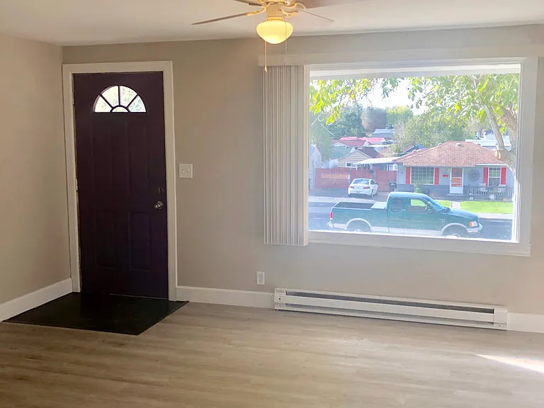 409 W Ridge Rd — Photo 3