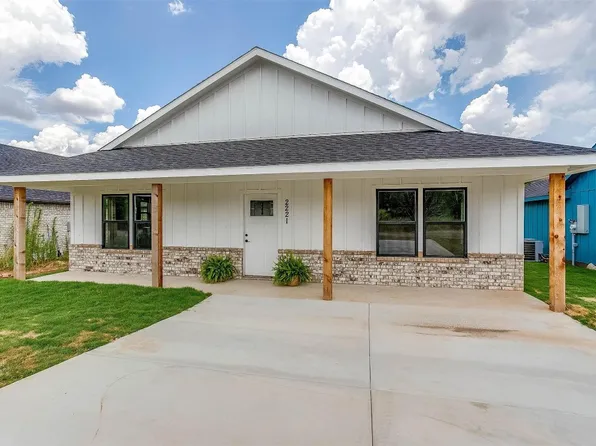 2221 Comet Trl, Granbury, TX 76048