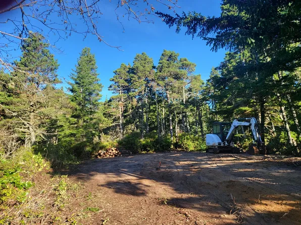 16-18 Glenwood St, Tillamook, OR 97141