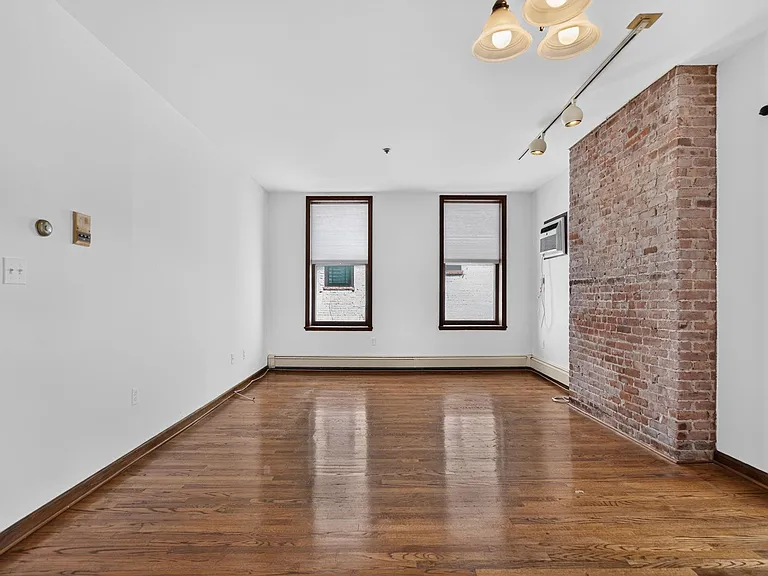 1103 Washington St #6 — Photo 3