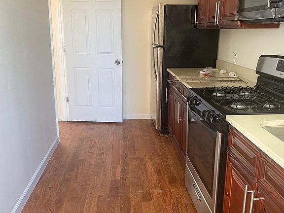 4th image of 14601 Hillside Ave #4F