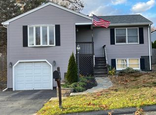 22 Braywood Cir, Springfield, MA 01151
