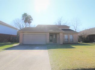 4611 Silver Fox Dr, Houston, TX 77066