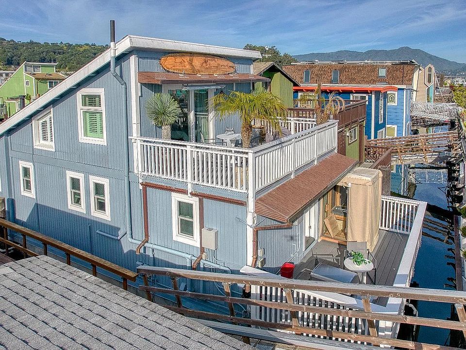 1st image of 17 East Pier