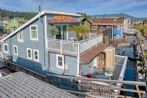 17 East Pier Photo 1