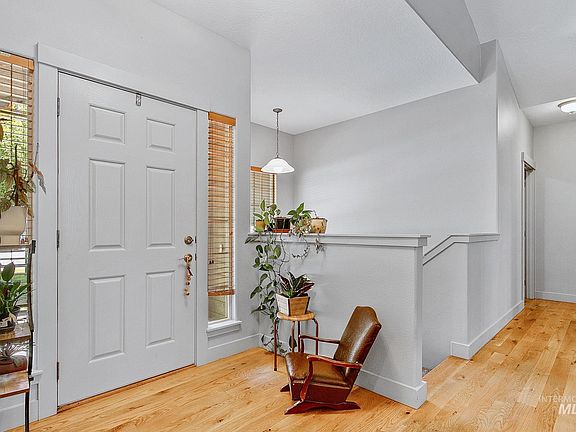 3rd image of 5264 N Schumann Ave