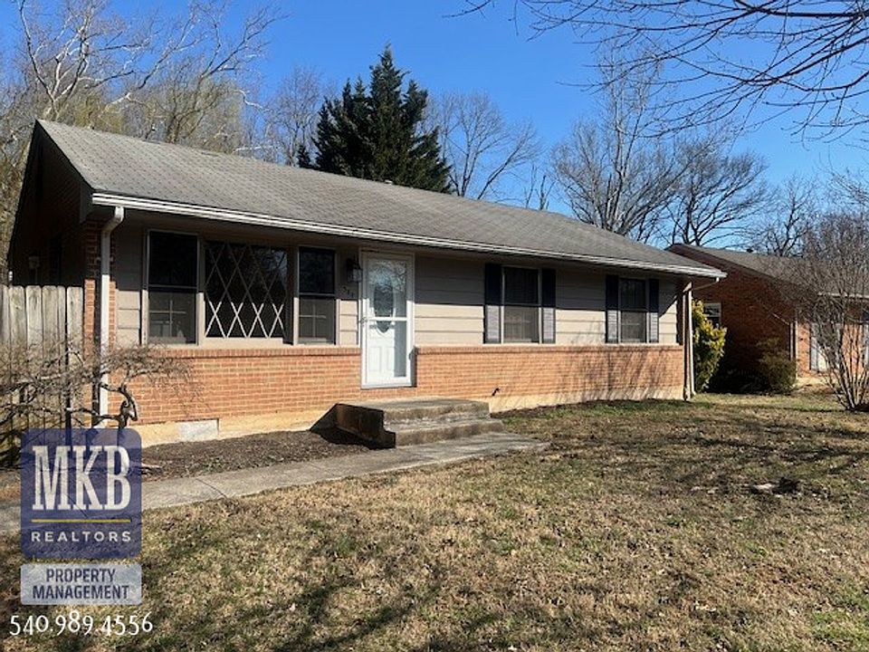 1st image of 384 Clubhouse Dr