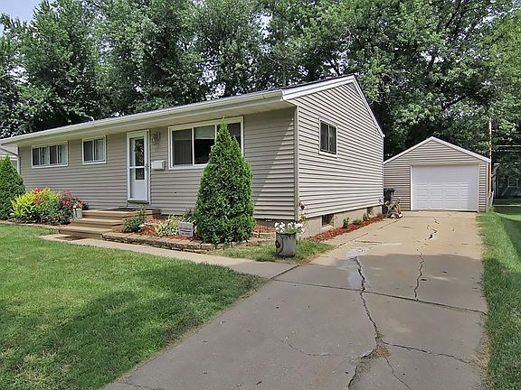 2nd image of 2441 Lauren Dr SW