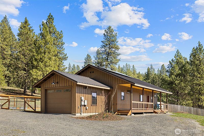 4th image of 10692 Teanaway Road