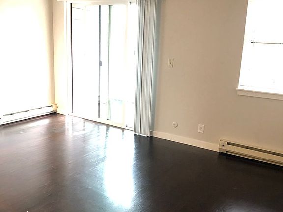 4th image of 2635 Franklin Ave E #219