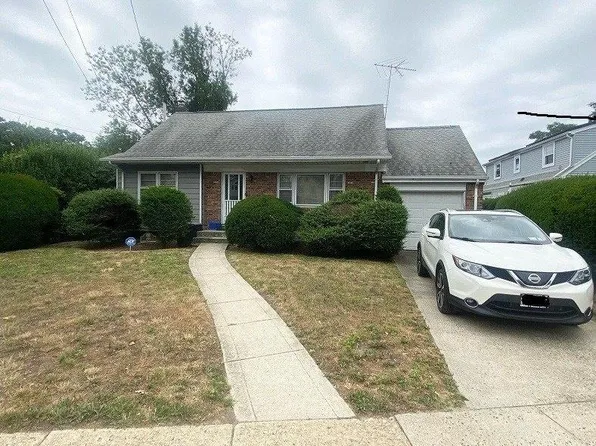 255 W Centennial Avenue, Roosevelt, NY 11575