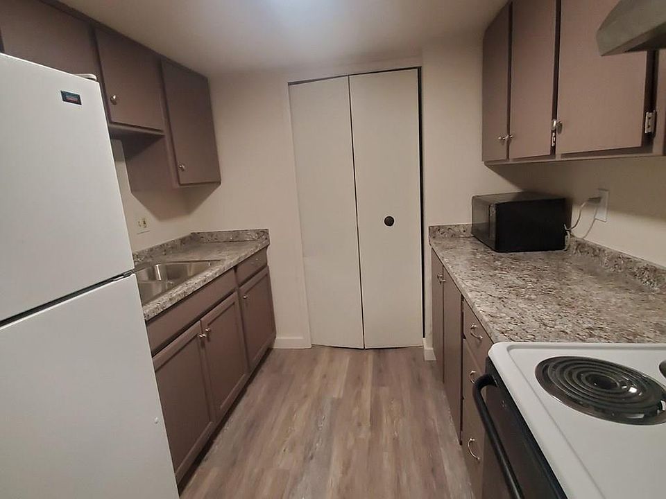 2nd image of 520 W 11th St
