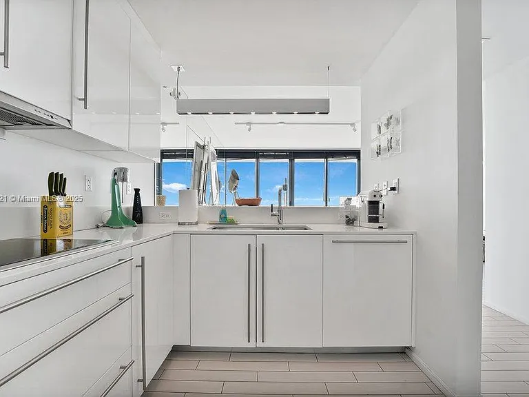 2201 Collins Ave #628 — Photo 12