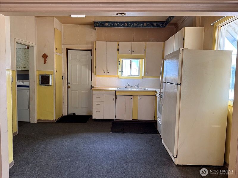 4th image of 602 SE Trinity Avenue
