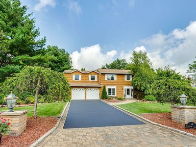4 Majestic Ct, Dix Hills, NY, 11746