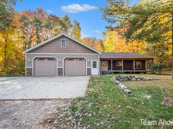 15150 Stout Ave NE, Cedar Springs, MI 49319