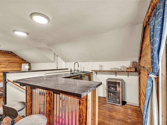 26th image of 262 E Walnut St