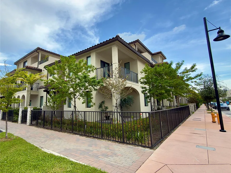8388 NW 49th St