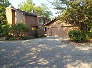 717 Creekside Dr #30, Aurora, OH 44202
