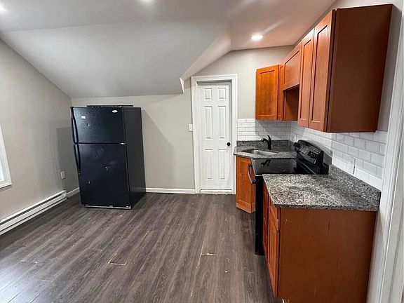 3rd image of 39 W Ridge St #3