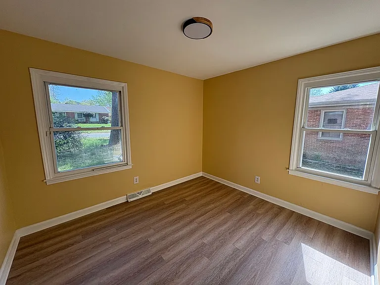 800 Carrington Dr — Photo 6