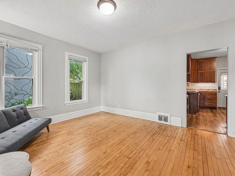 1411 Knox Ave N — Photo 8
