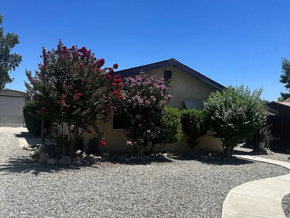 2761 Redlands Ave
