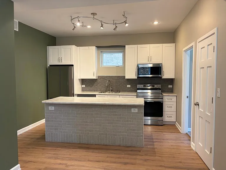 4739 N Kedvale Ave #1 — Photo 2