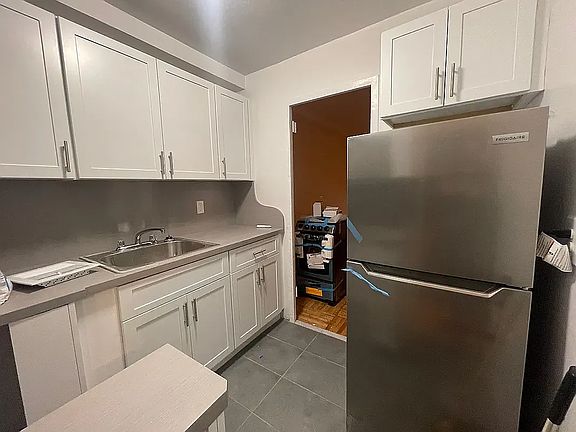 5th image of 637 Washington Ave APT 1