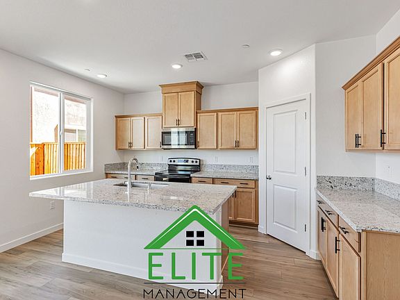 3rd image of 5272 Senesta Cir