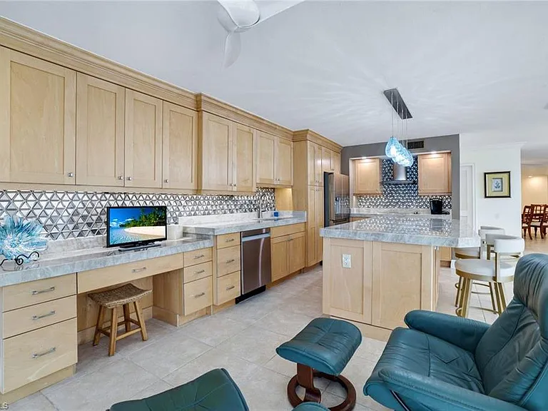 4041 Gulf Shore Blvd N #802 — Photo 11