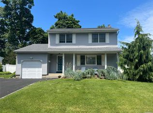 16 Greene Dr, Commack, NY 11725